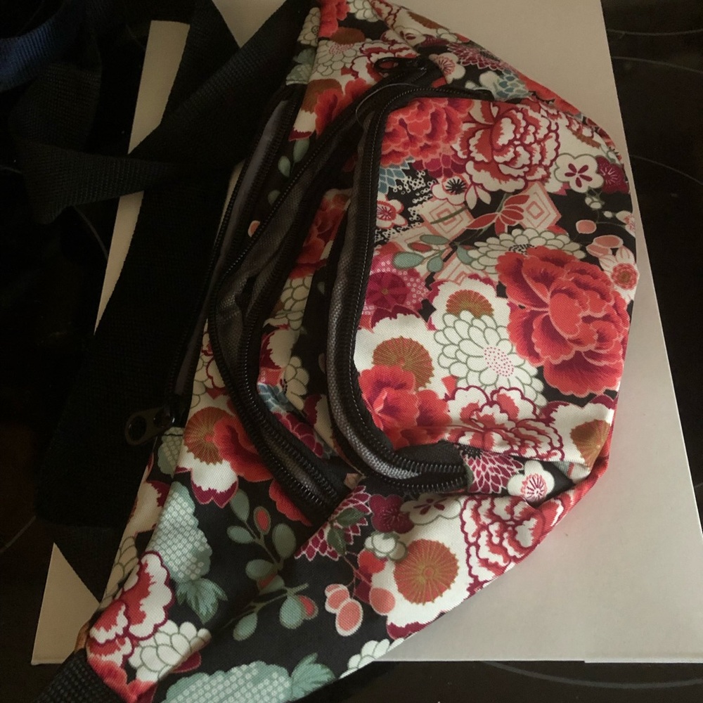 🐲F303 Asian Print Fanny Pack - 425 $15 or $12 w/offer